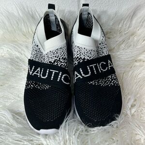 Women’s Nautica Tennis Shoe Size: 8.5